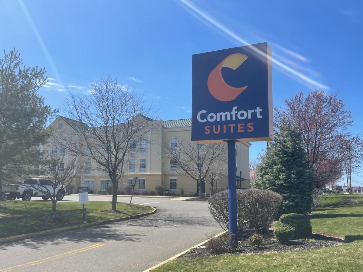 Comfort Suites East Brunswick - South River Exterior photo